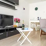 1 Bedroom Amazing In Appartement
